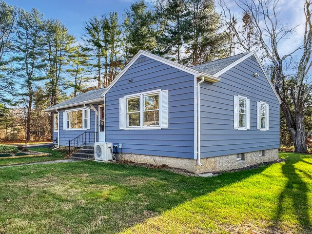 a view of a house with a yard