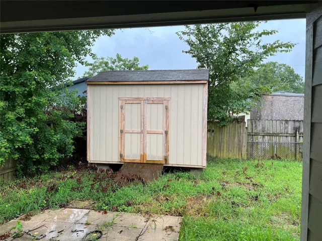a view of backyard with plants and trees