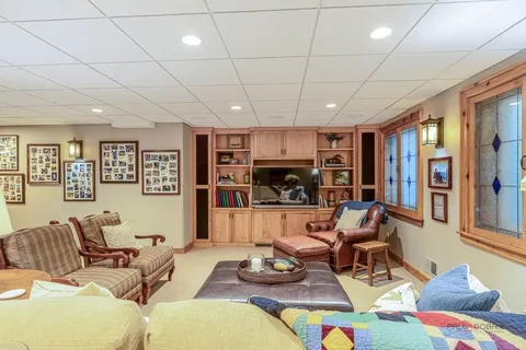 $985,000 | 145 South Bradford Court, Lake Forest, IL 60045