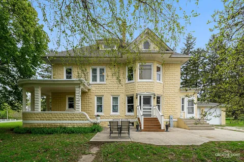 $489,900 | 2035 Chicago Road, Earlville, IL 60518