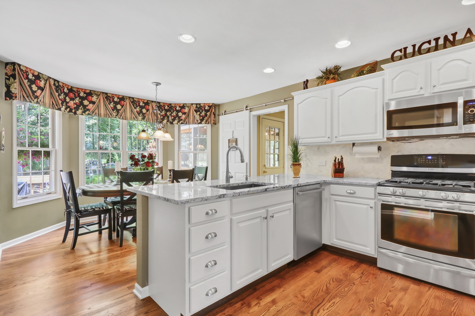 535 Cross Road Gurnee, IL 60031 - Photo 4 of 46