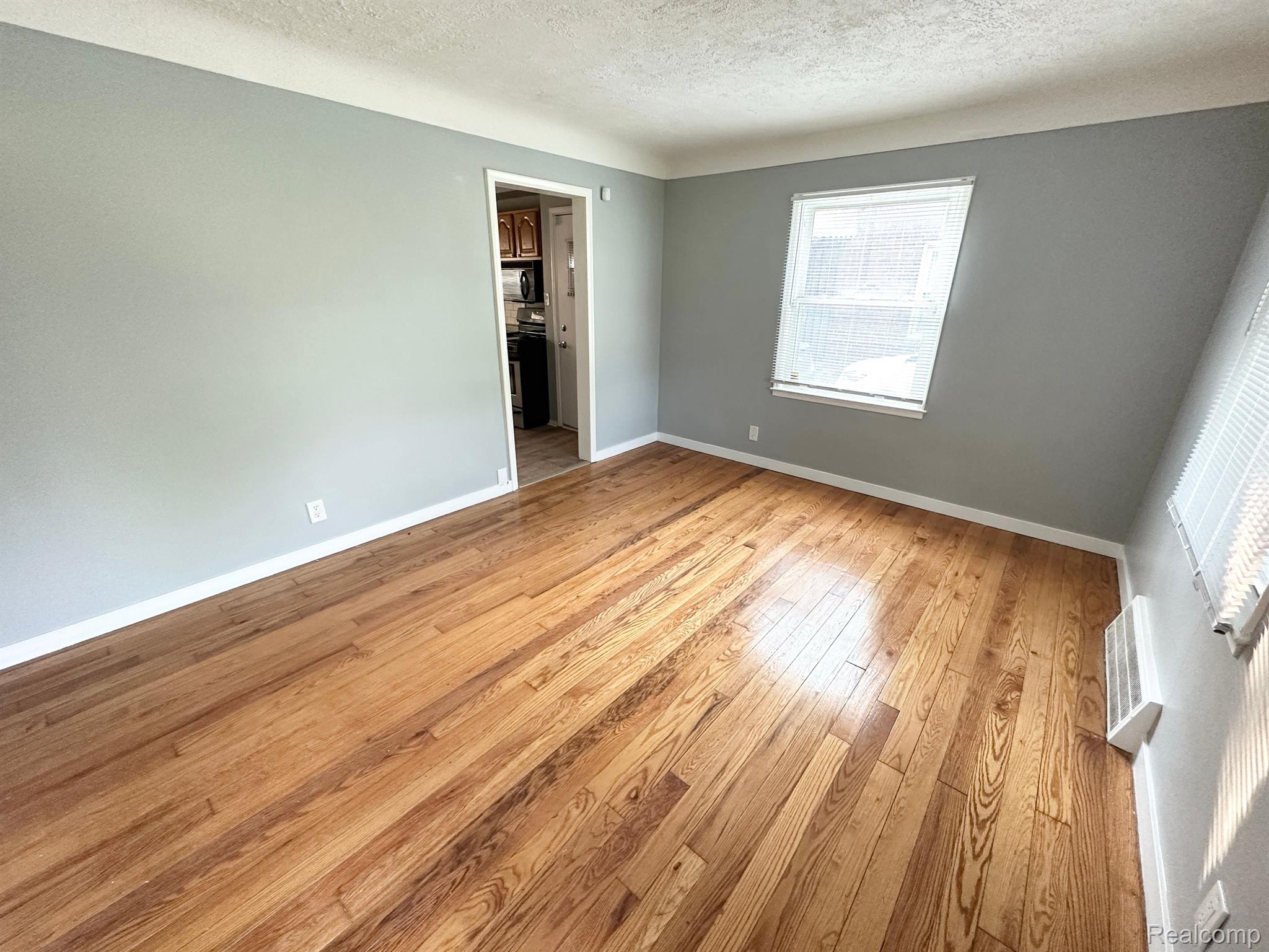 20219 Moross Road Detroit, MI 48224 - Photo 4 of 20 Living Room