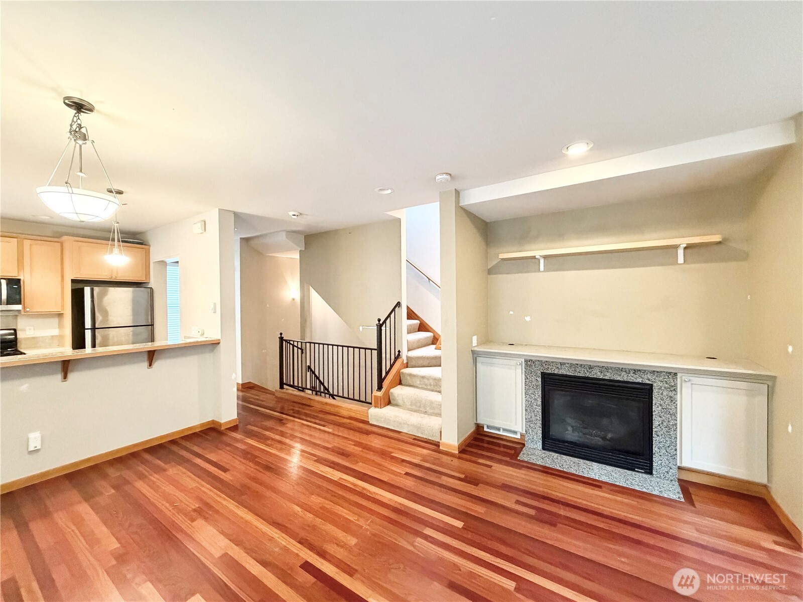 9216 Stone Avenue North, Unit B Seattle, WA 98103 - Photo 6 of 28