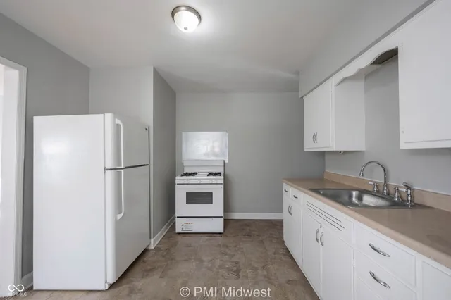 $825 | 2512 Brookside Pkwy N Drive, Indianapolis, IN 46201