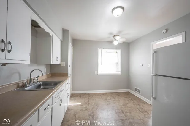 $825 | 2512 Brookside Pkwy N Drive, Indianapolis, IN 46201