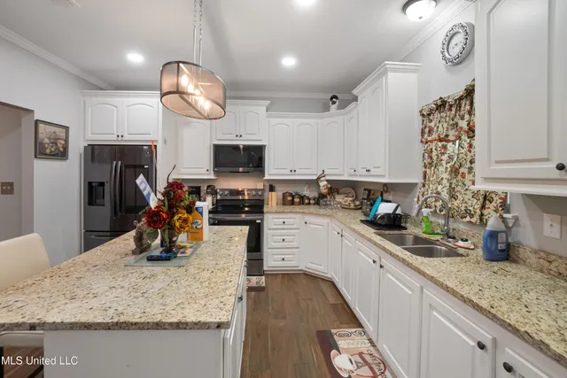 $248,400 | 148 Faler Road, Collins, MS 39428