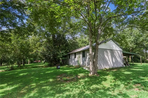 a view of house with backyard