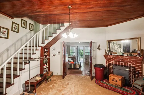 a view of livingroom with furniture