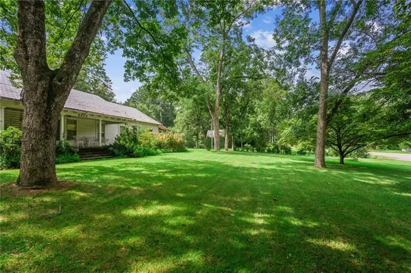 a view of a house with a yard
