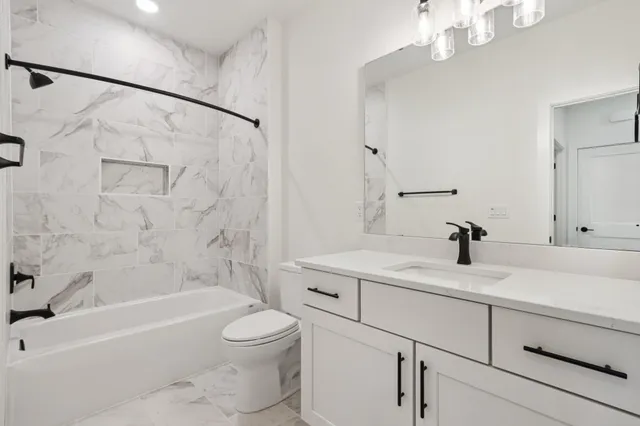 $599,900 | 2117 Bluestem Drive, Unit 202, Waukesha, WI 53188