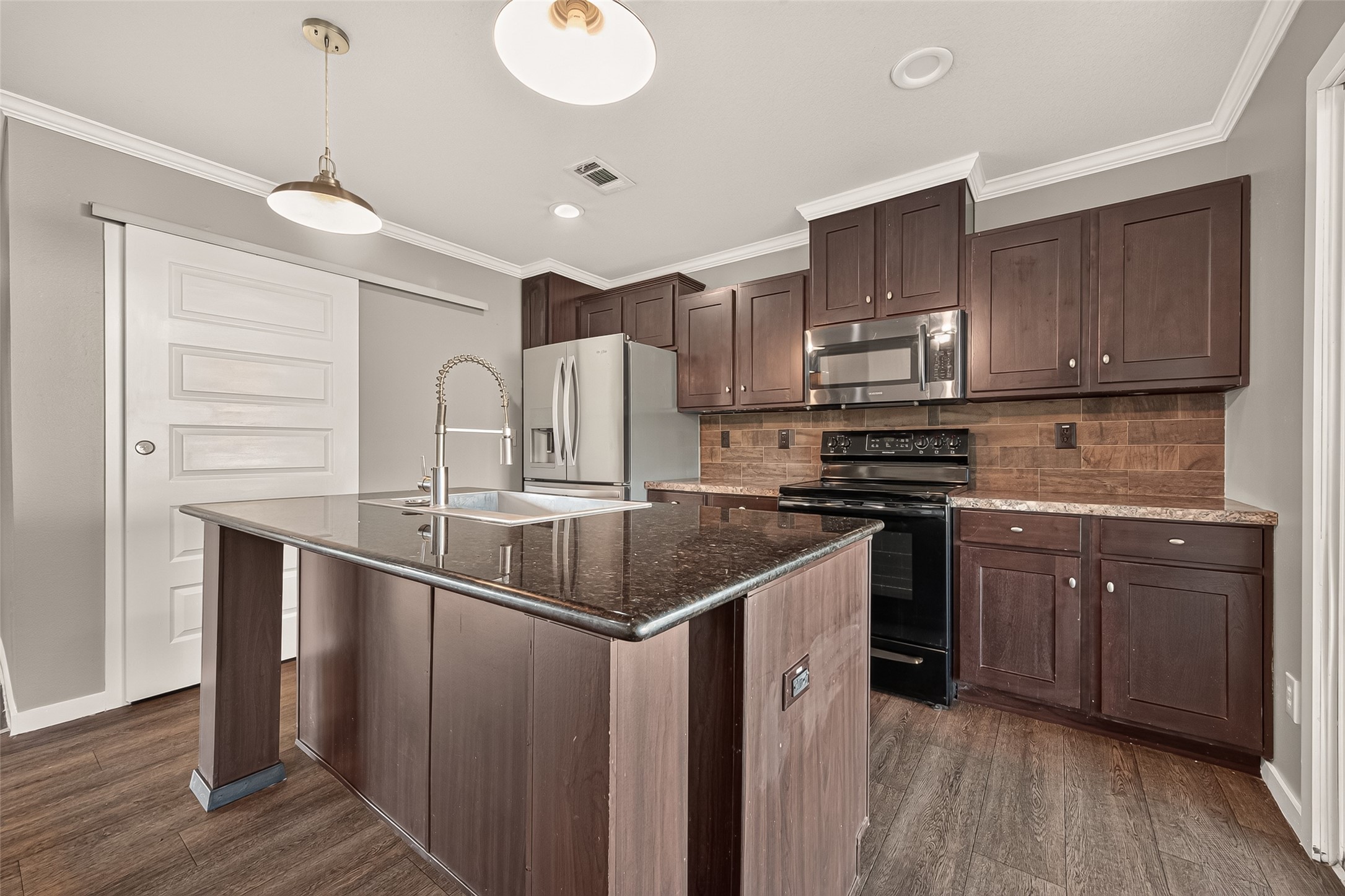 6023 Cheryl Lane Rosharon, TX 77583 - Photo 14 of 46 Gallery Image 14