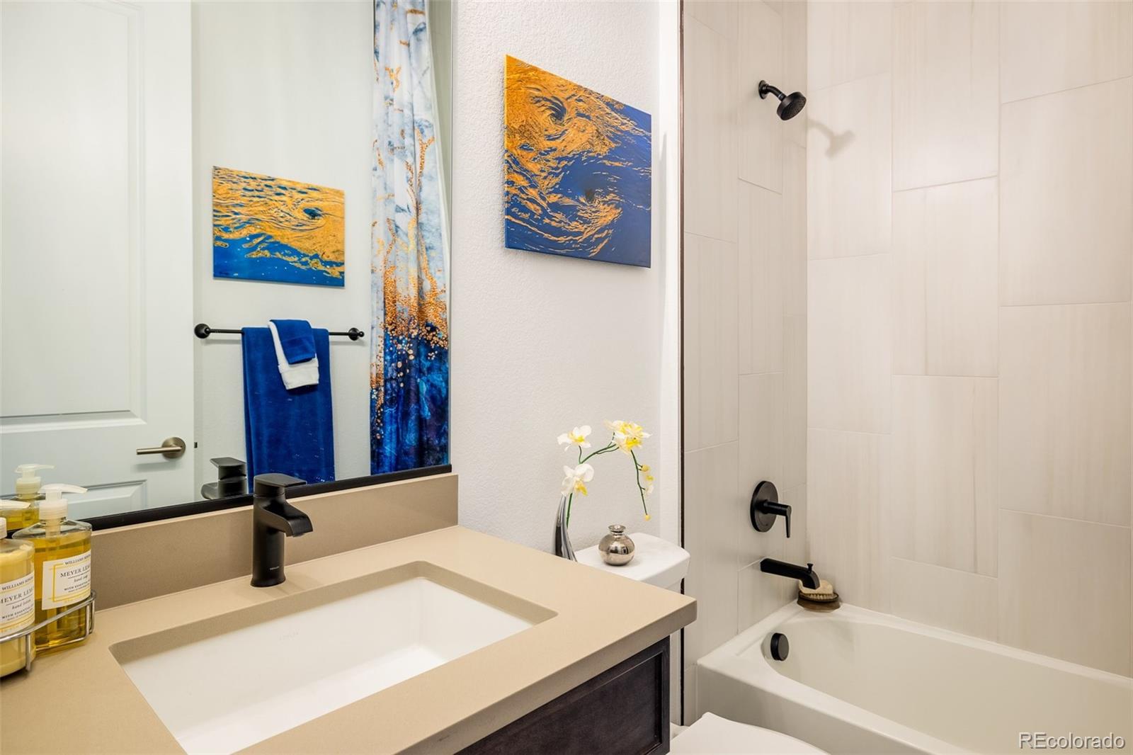 2940 Newfound Lk Road Berthoud, CO 80513 - Photo 24 of 42 a bathroom with a sink and a bathtub