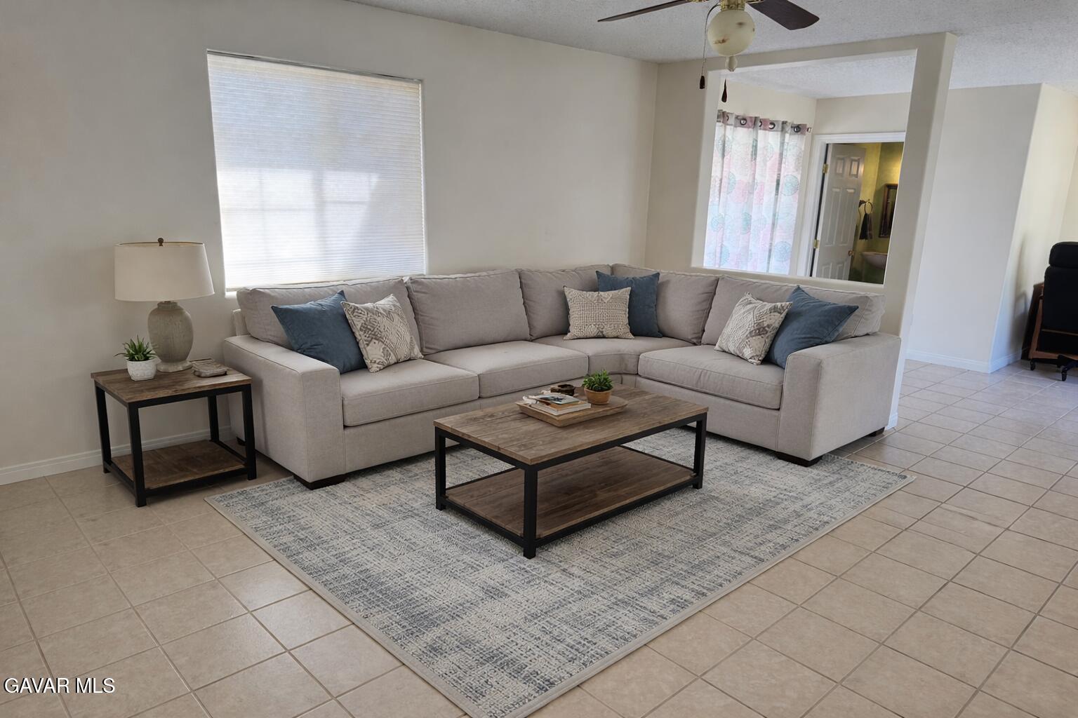 38820 Juniper Tree Road Palmdale, CA 93551 - Photo 16 of 43 Cozy modern living room design