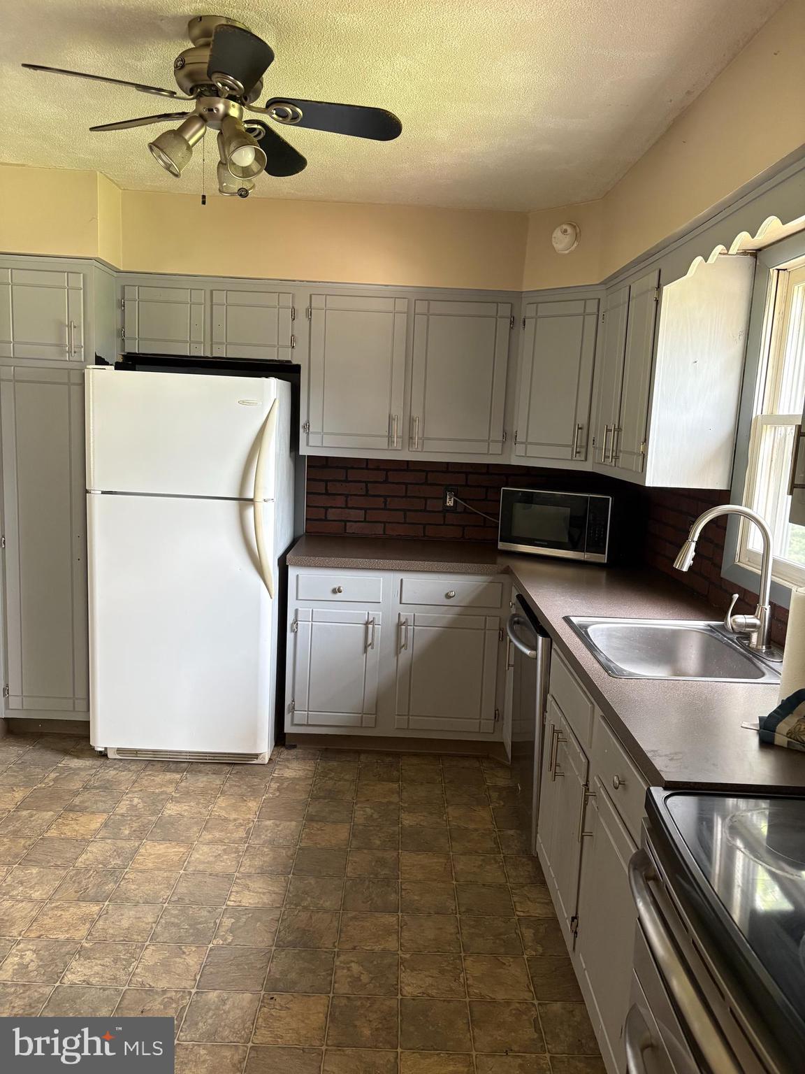1809 Roxboro Road York, PA 17402 - Photo 10 of 21 Kitchen