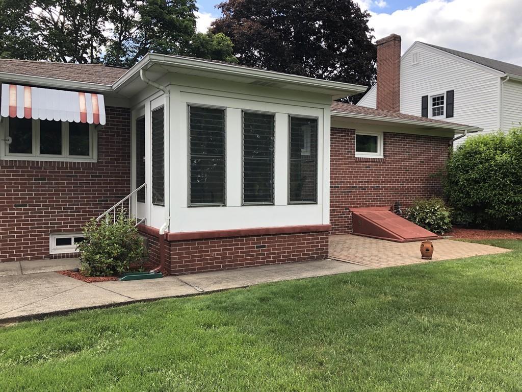 48 Sterling Road Holyoke, MA 01040 - Photo 6 of 28 Gallery Image 6