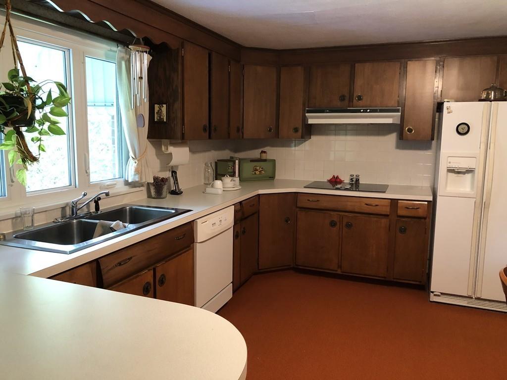 48 Sterling Road Holyoke, MA 01040 - Photo 10 of 28 Gallery Image 10