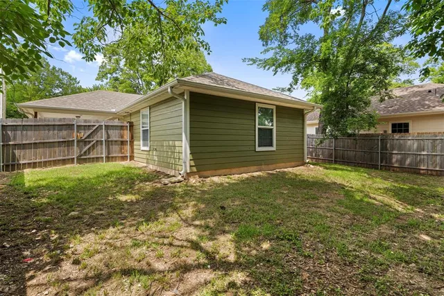 $1,500 | 804 East 5th Street, Bonham, TX 75418