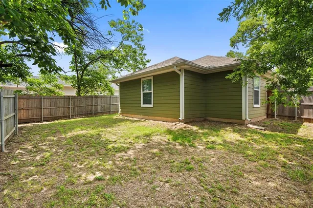 $1,500 | 804 East 5th Street, Bonham, TX 75418