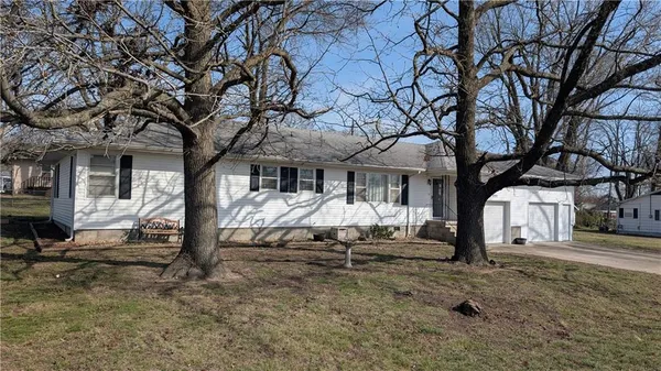 $164,900 | 1201 South 1st Street, El Dorado Springs, MO 64744