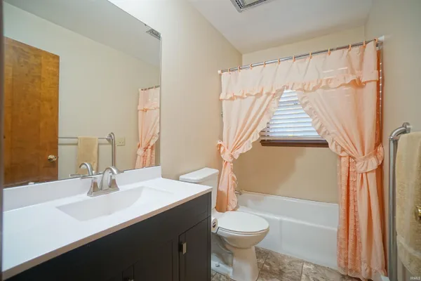 $265,500 | 2563 South Woodland Trail, Warsaw, IN 46580