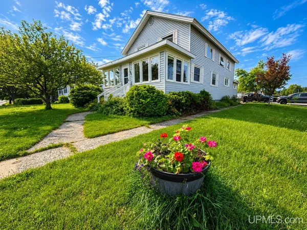 $187,500 | 321 West Mcmillan Avenue, Newberry, MI 49868