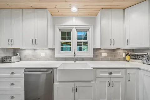 $949,000 | 837 Van Slyke Drive, Fontana, WI 53125