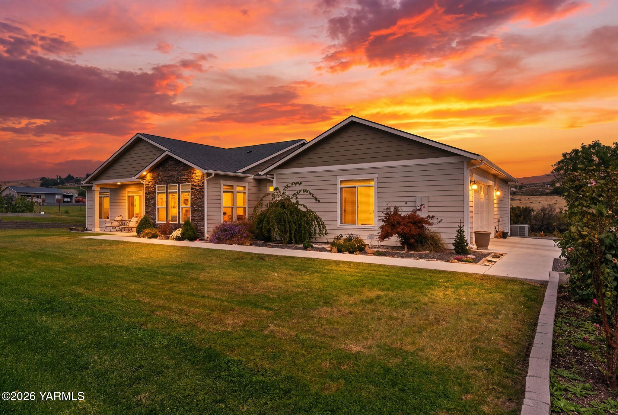 11007 Summitview Ext Road Yakima, WA 98908 - Photo 1 of 44 Front