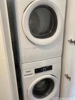 a close up view of a washer and dryer
