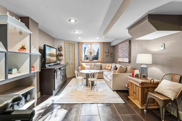 $600,000 | 3704 Pineview Drive, Vadnais Heights, MN 55127