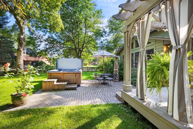 $600,000 | 3704 Pineview Drive, Vadnais Heights, MN 55127