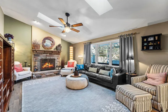 $600,000 | 3704 Pineview Drive, Vadnais Heights, MN 55127