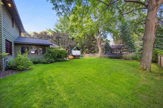 $600,000 | 3704 Pineview Drive, Vadnais Heights, MN 55127