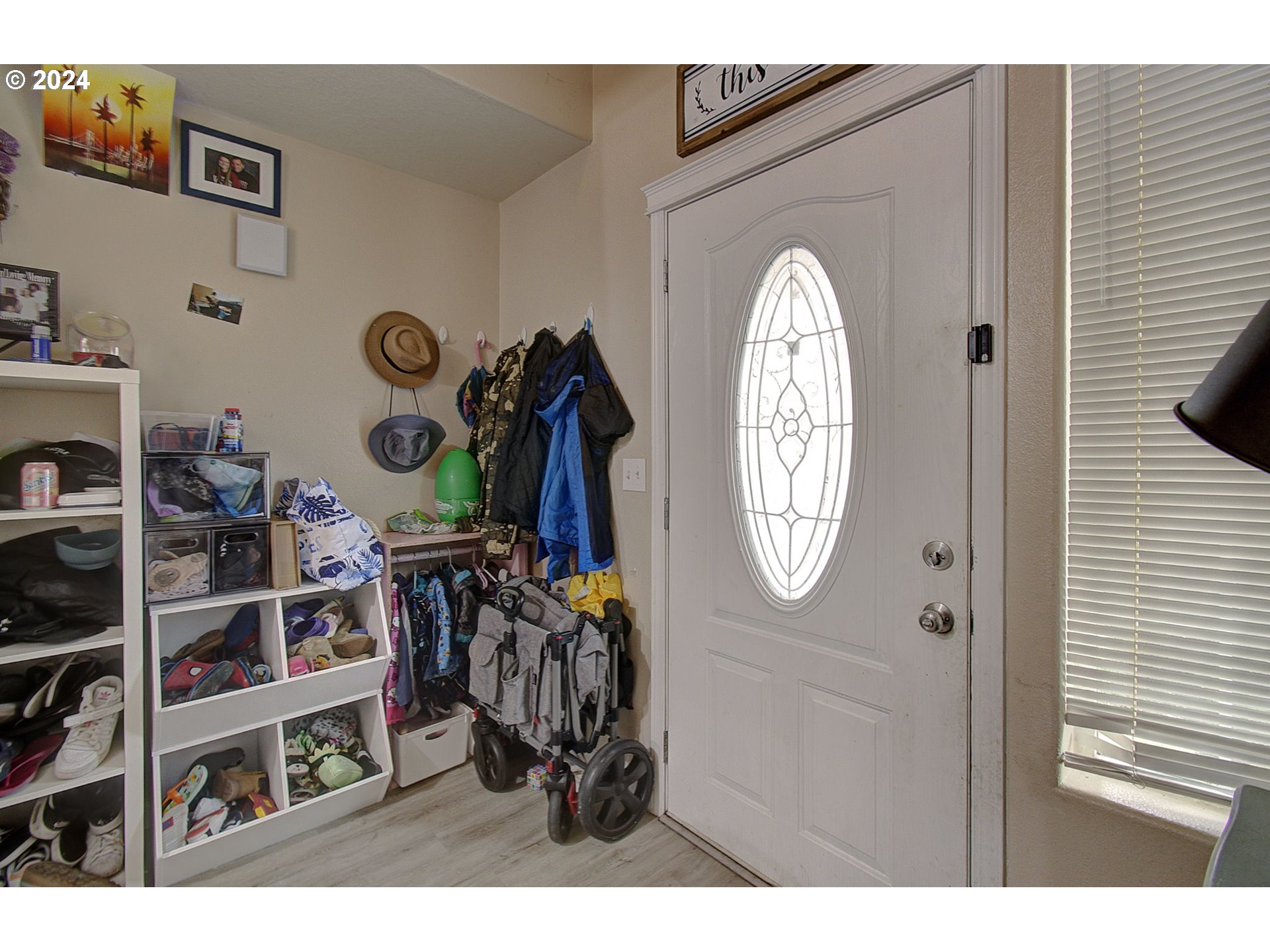 2010 Northeast Stapleton Road Vancouver, WA 98661 - Photo 7 of 26 a view of a hallway with window