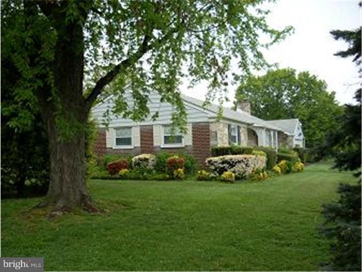 2170 Kent Road Huntingdon Valley, PA 19006 - Photo 4 of 24