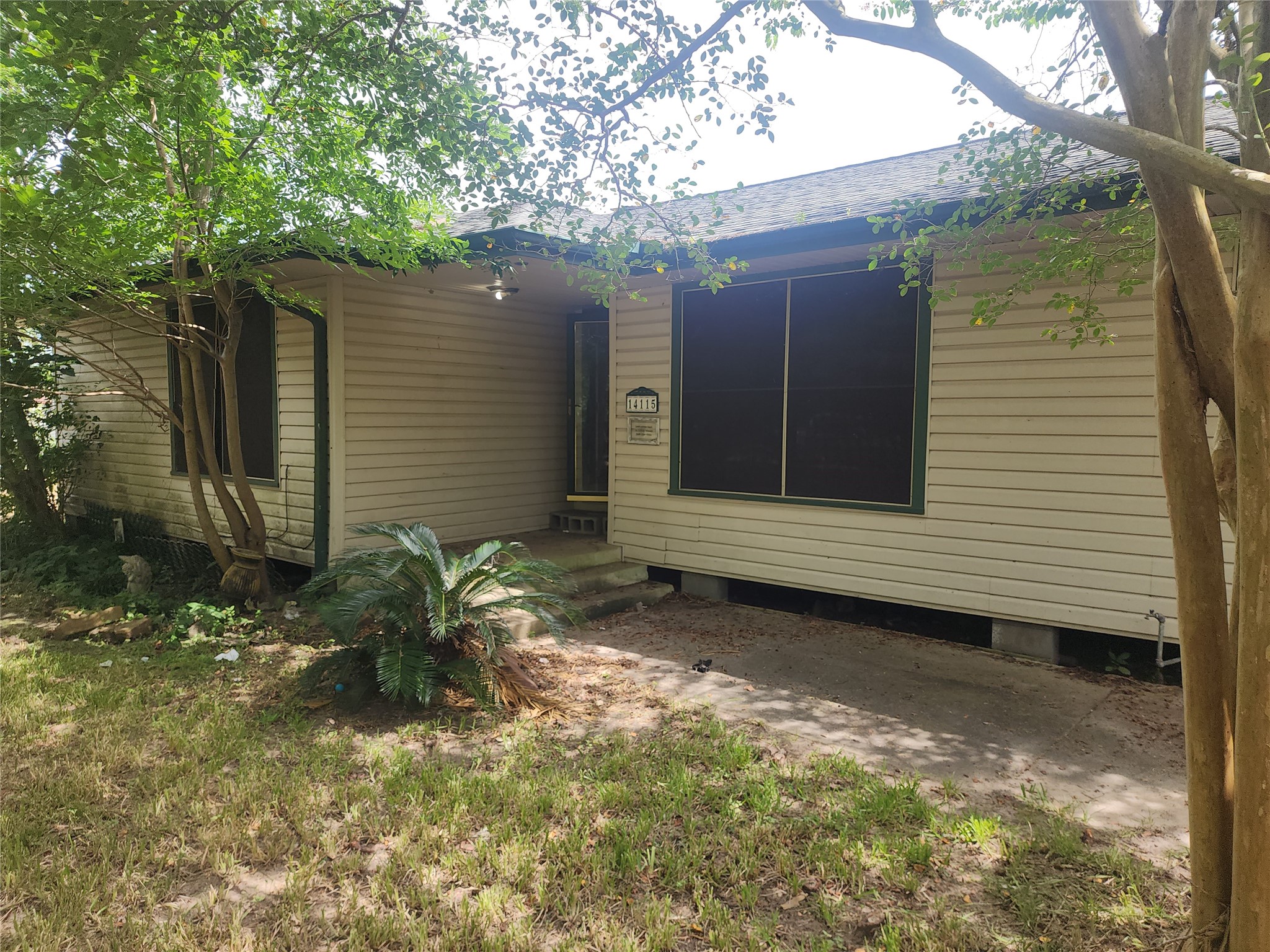 14115 Bohemian Hall Road Crosby, TX 77532 - Photo 8 of 22 a backyard of a house