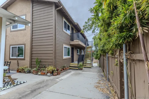$2,300,000 | 390-392 Del Mar Avenue, Chula Vista, CA 91910