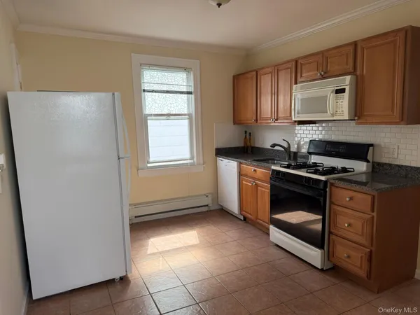 $2,700 | 30-16 154th Street | Murray Hill - Flushing