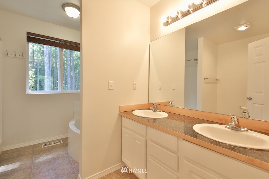 4104 Timberline Road Clinton, WA 98236 - Photo 14 of 25 Gallery Image 14