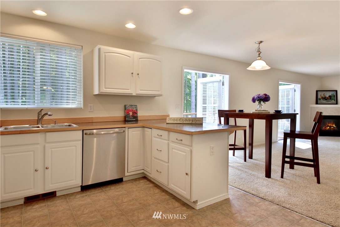 4104 Timberline Road Clinton, WA 98236 - Photo 5 of 25 Gallery Image 5