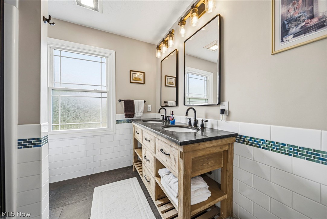 2087 Chimney Ridge Drive Madison, OH 44057 - Photo 30 of 36 2nd full bath upper level