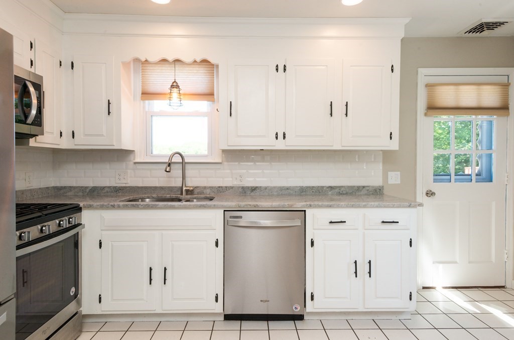 31 Harris Road Lynn, MA 01904 - Photo 16 of 42 Gallery Image 16