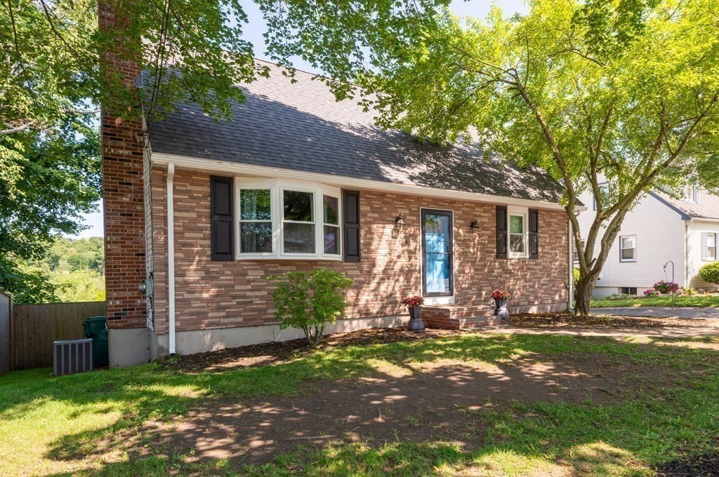 31 Harris Road Lynn, MA 01904 - Photo 3 of 42 Gallery Image 3
