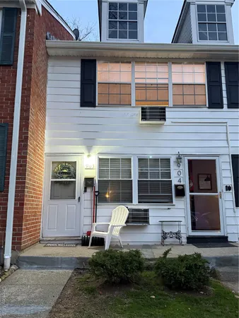 $309,999 | 903 Town House Village, Islandia, NY 11749