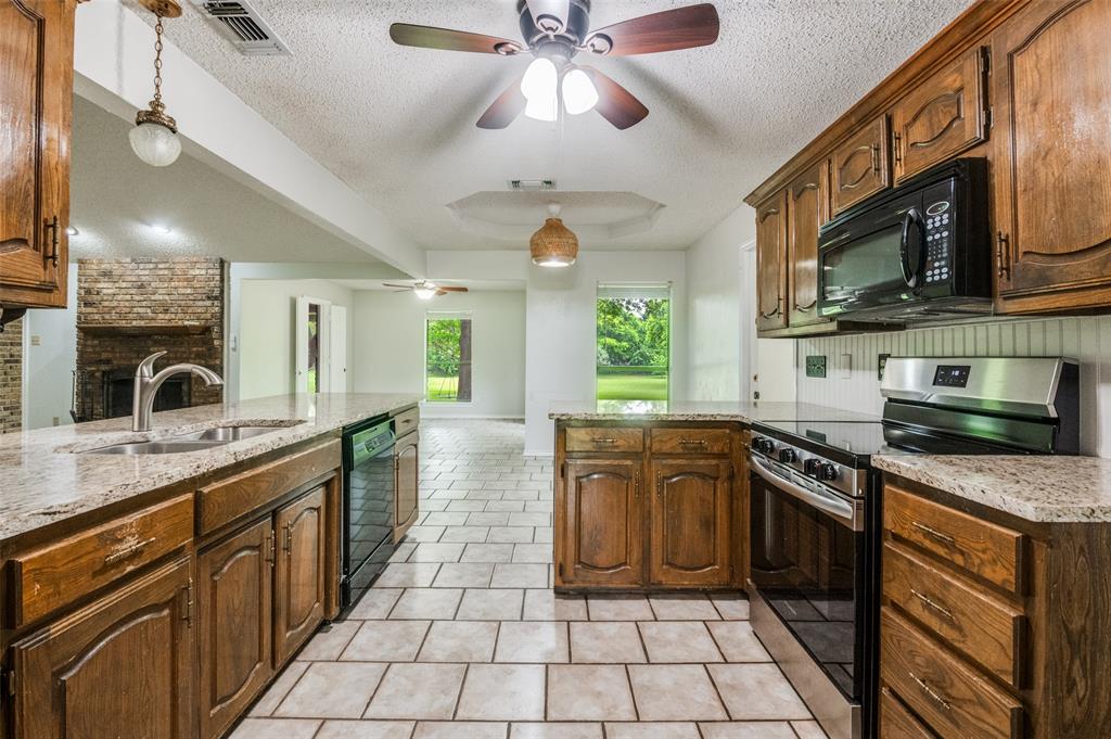 3470 Oak Tree Lane Midlothian, TX 76065 - Photo 3 of 12