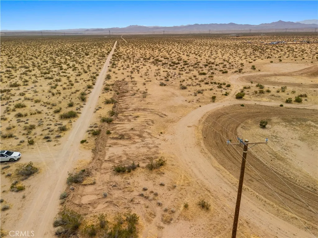 4625813 Drifting Sands Road Adelanto, CA 92301 - Photo 11 of 20