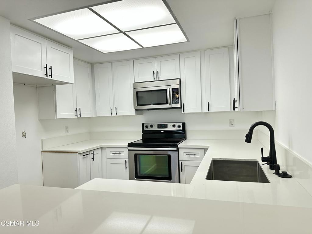 560 Spring Road, Unit 82 Moorpark, CA 93021 - Photo 3 of 11