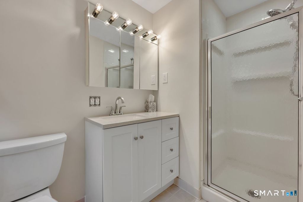 23 Banks Road Simsbury, CT 06092 - Photo 13 of 32