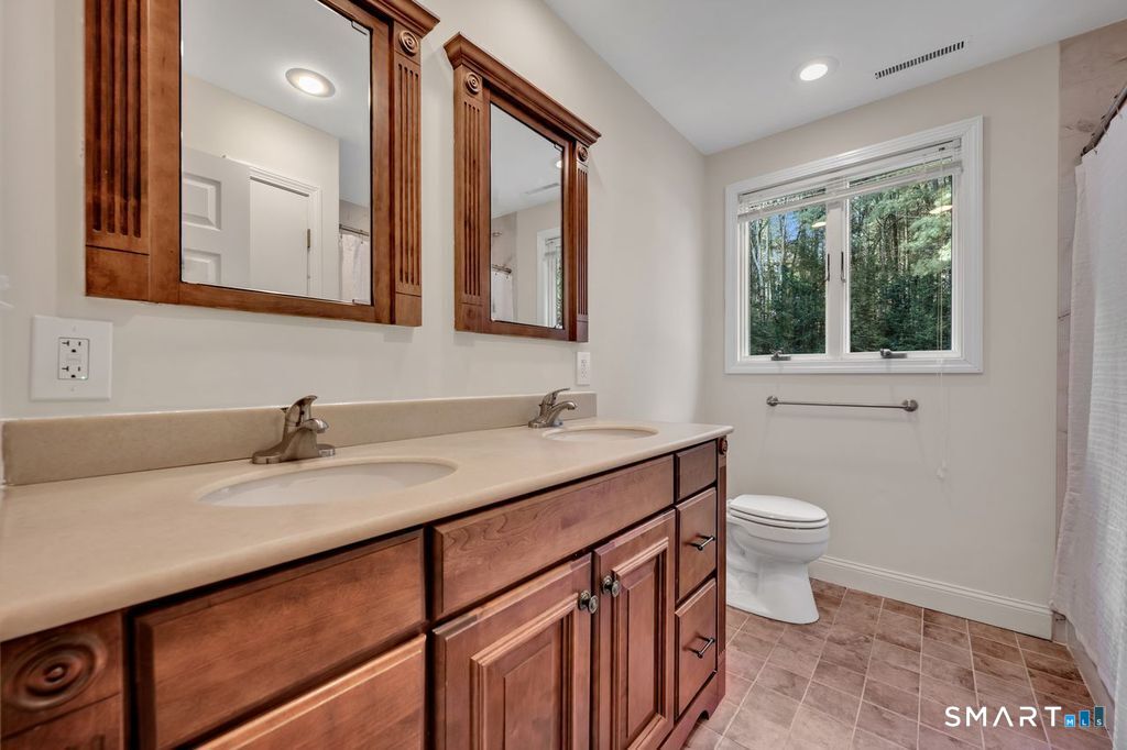 23 Banks Road Simsbury, CT 06092 - Photo 17 of 32