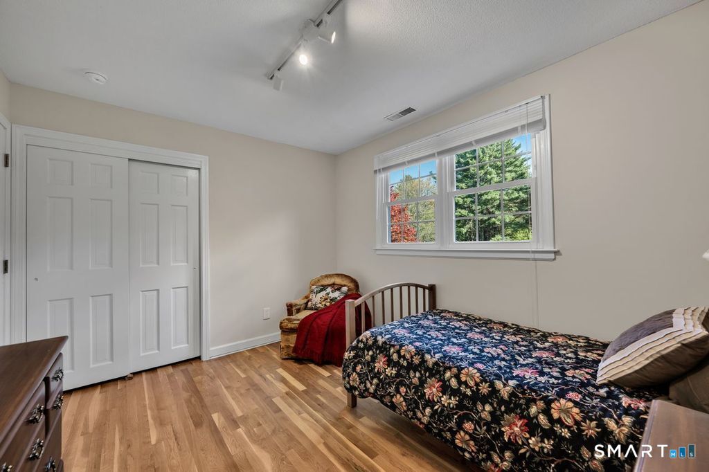 23 Banks Road Simsbury, CT 06092 - Photo 18 of 32