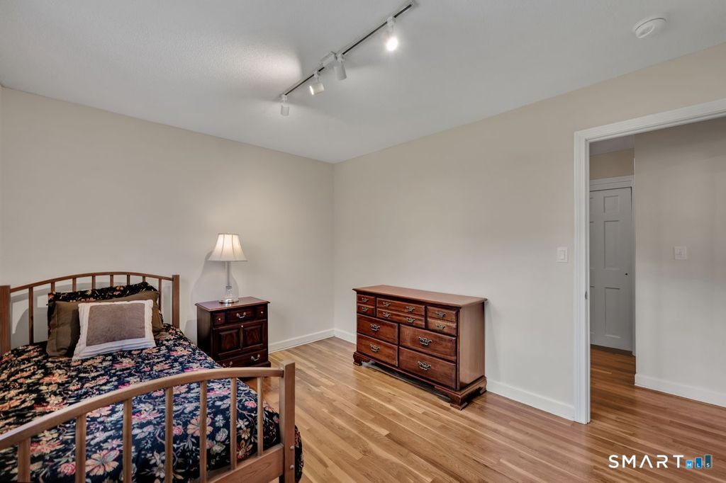 23 Banks Road Simsbury, CT 06092 - Photo 19 of 32